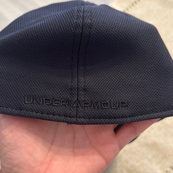 Under Armour Black Athletic Hat Sleek Design - Picture 2 of 5